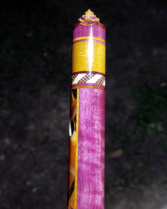 Cabeça de transversal de roxinho com faixa de marchetaria e ponteira.