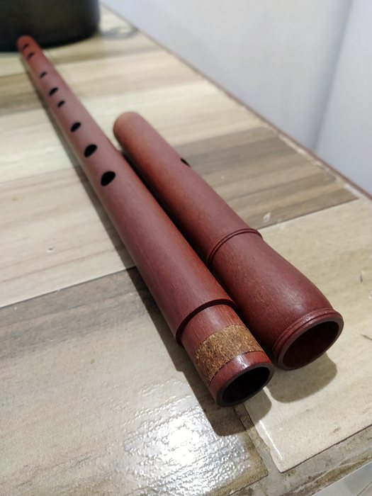 Flauta irlandesa cônica em massaranduba, tom de Ré.