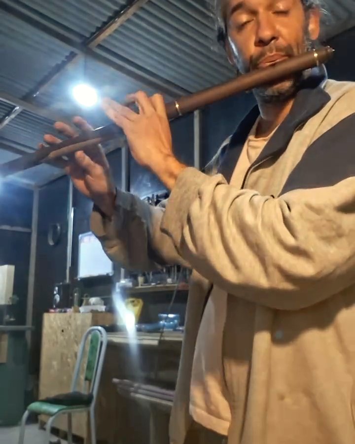 Igor tocando: Irlandesa de jacarandá em Ré grave